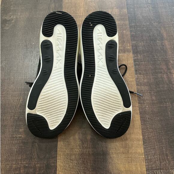 Nike Air Max Motion 2 Sneakers Black White Women’s Size 7 Running Shoes - Picture 7 of 8